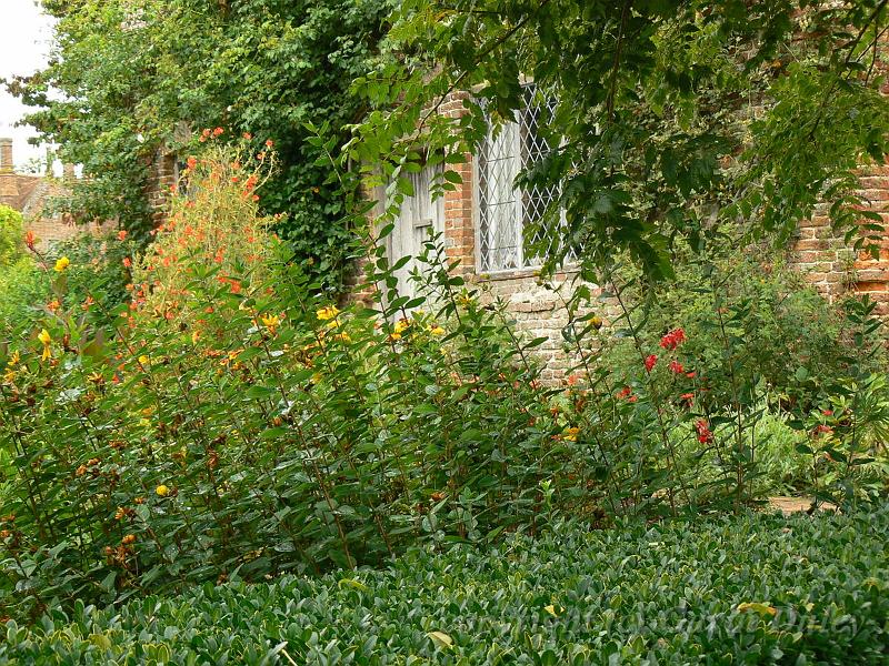 Sissinghurst Castle gardens P1120759.JPG